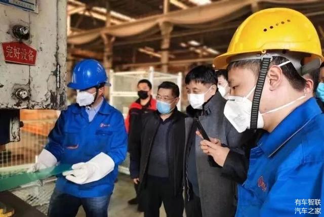 五菱車間造口罩 比亞迪投產(chǎn)消毒水 抵抗疫情汽車人還在行動！