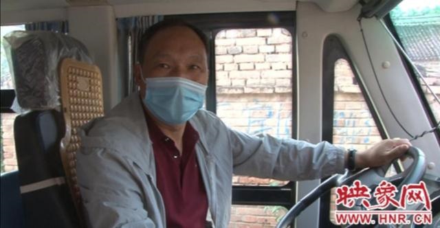 無牌不帶證還超員 鹿邑一幼兒園校車引家長(zhǎng)擔(dān)憂 無牌不帶證還超員 鹿邑一幼兒園校車引家長(zhǎng)擔(dān)憂