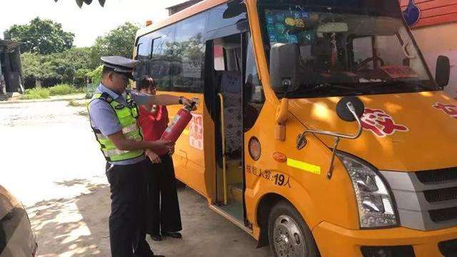 湖南常德:聯(lián)合開展校車安全檢查 打好本學(xué)期護(hù)校收官戰(zhàn) 湖南常德:聯(lián)合開展校車安全檢查 打好本學(xué)期護(hù)校收官戰(zhàn)