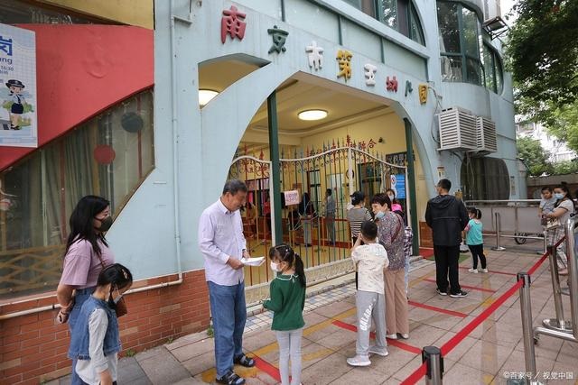 廣東湛江:男童被鎖校車內9小時后身亡、欲蓋彌彰則嚴懲不貸! 廣東湛江:男童被鎖校車內9小時后身亡、欲蓋彌彰則嚴懲不貸!