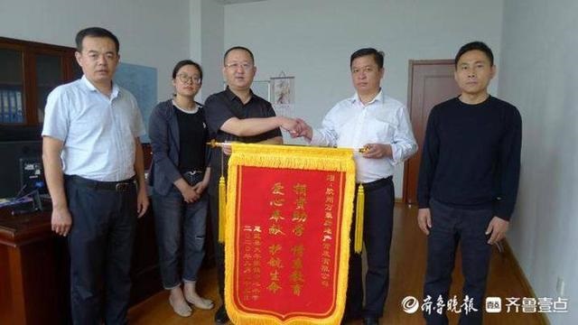 山東:惠民縣大年陳鎮,愛心企業情系教育,莘莘學子喜獲校車 山東:惠民縣大年陳鎮,愛心企業情系教育,莘莘學子喜獲校車