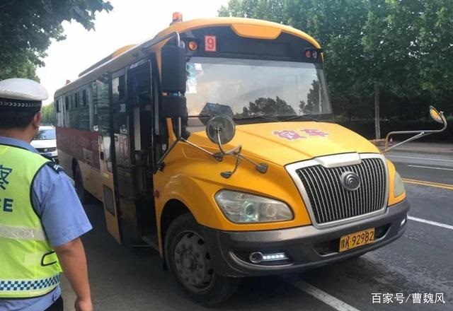 許昌建安交警嚴查嚴整轄區“黑校車”