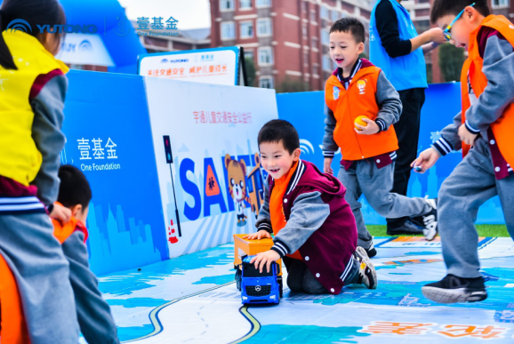 宇通&壹基金 兒童交通安全公益行走進(jìn)宜賓 兒童交通安全公益行走進(jìn)宜賓 宇通演繹愛(ài)的N次方