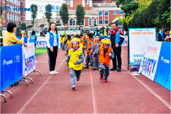宇通&壹基金 兒童交通安全公益行走進(jìn)宜賓 兒童交通安全公益行走進(jìn)宜賓 宇通演繹愛(ài)的N次方