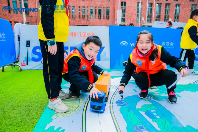 2020宇通&壹基金兒童交通安全公益行走進貴陽 織牢安全保護網!宇通攜手壹基金傾情兒童交通安全教育