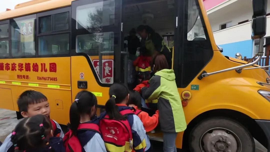 四川廣安引進46輛校車“解決農村幼兒入園乘車難”問題 四川廣安引進46輛校車“解決農村幼兒入園乘車難”問題