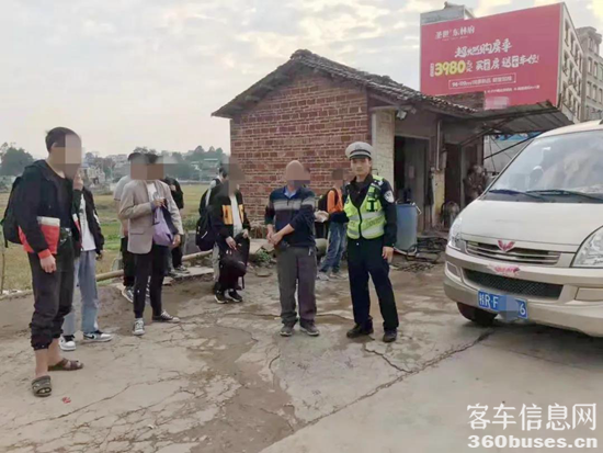 又見多輛“黑校車”!又現(xiàn)200%嚴重超員!危險何時能遠離學生? 4.png