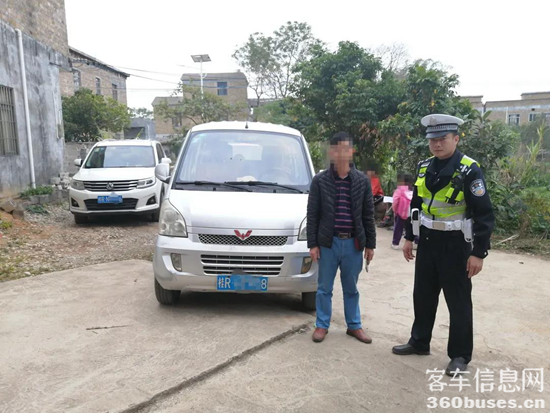 又見多輛“黑校車”!又現(xiàn)200%嚴重超員!危險何時能遠離學生? 1.png