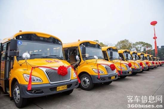 新年開跑,56輛宇通校車開啟龍游縣“校車時代”! 1.jpg