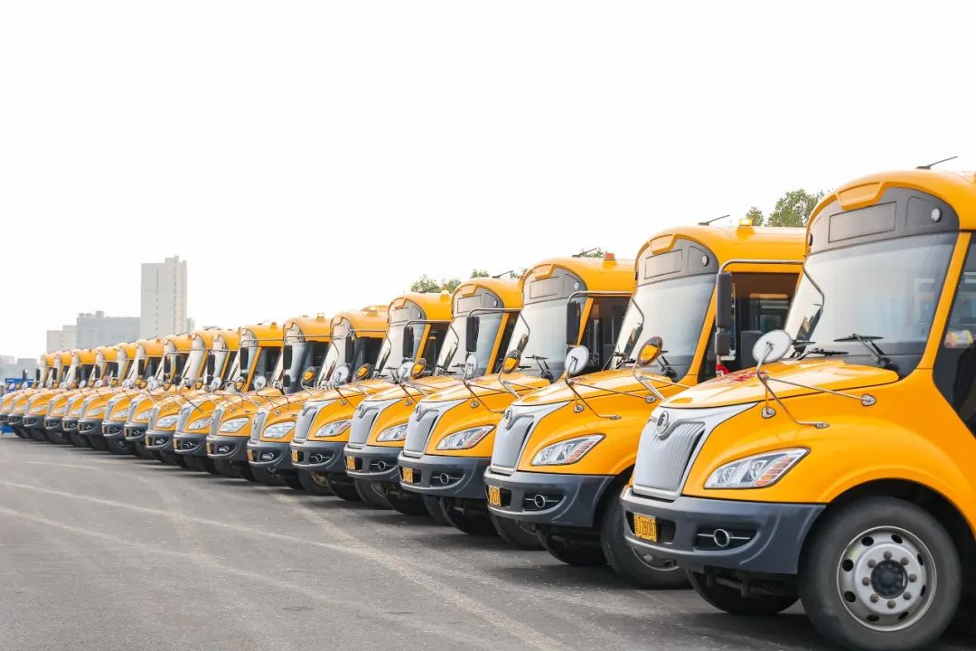 黃驊校車:把公益做成事業 黃驊校車:把公益做成事業