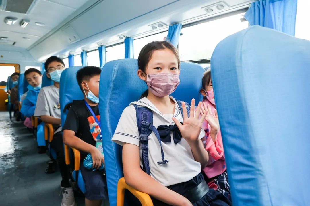 黃驊校車:把公益做成事業 黃驊校車:把公益做成事業