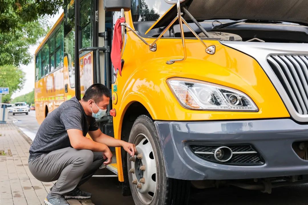 黃驊校車:把公益做成事業 黃驊校車:把公益做成事業