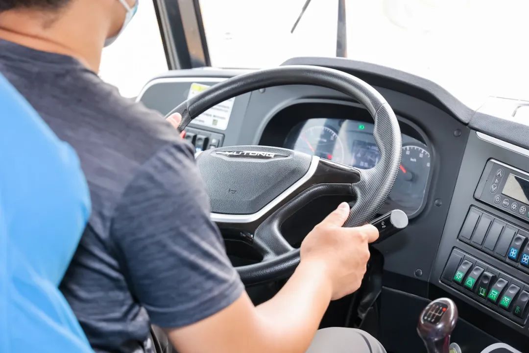 黃驊校車:把公益做成事業 黃驊校車:把公益做成事業