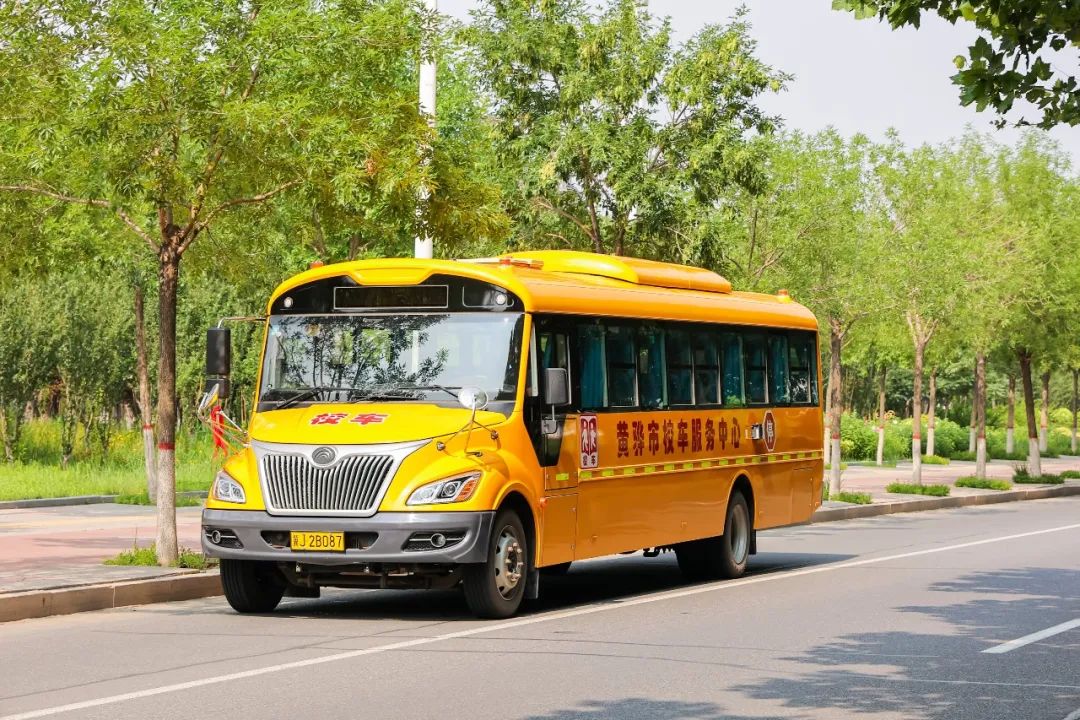 黃驊校車:把公益做成事業 黃驊校車:把公益做成事業