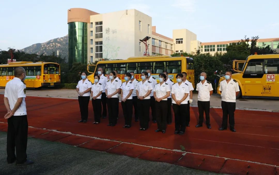 新學期 新起點 新征程 | 開學首日 溫馨校車平安護送十余萬島城學子準點抵達學校 圖片