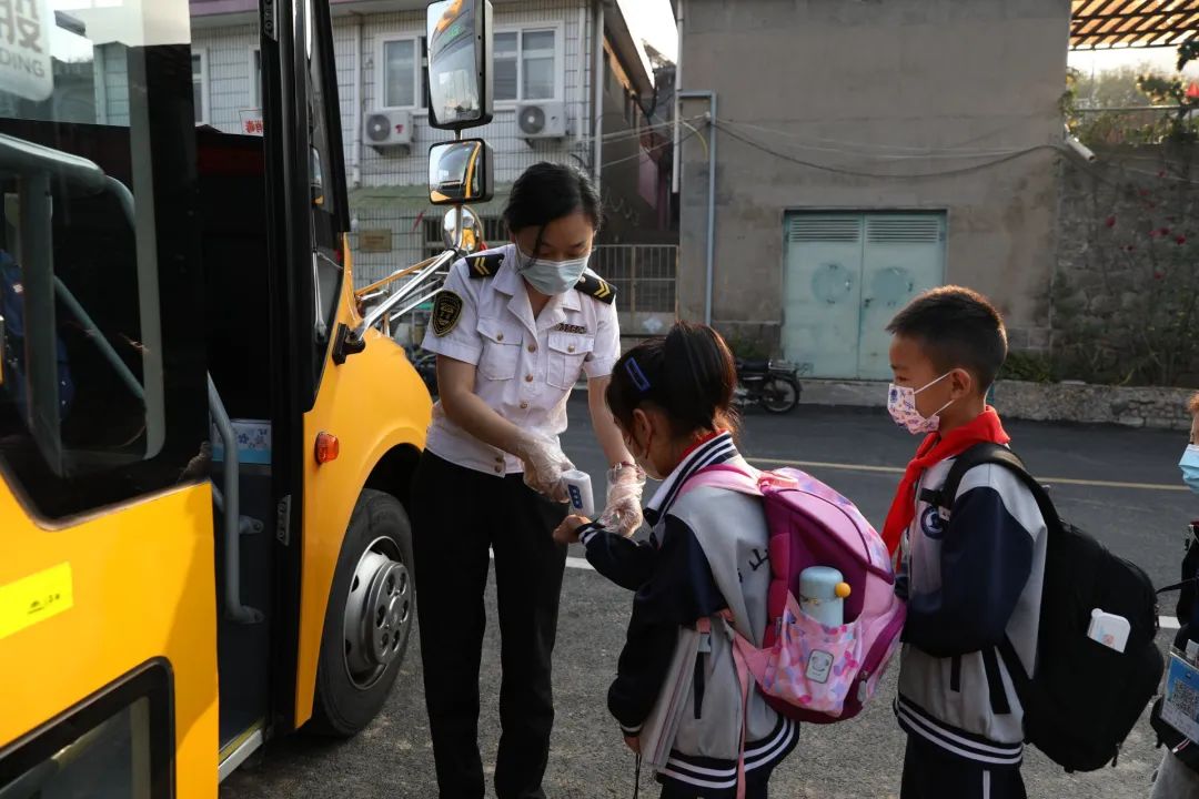 決勝百日|校車開進大山深處 溫暖學生求學路 決勝百日|校車開進大山深處 溫暖學生求學路