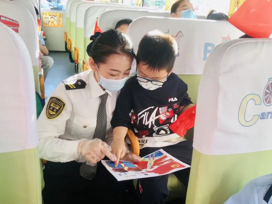 喜迎二十大 筑夢向未來 | 城運控股集團交運溫馨校車公司開展“校車上的思政課” 喜迎二十大 筑夢向未來 | 城運控股集團交運溫馨校車公司開展“校車上的思政課”