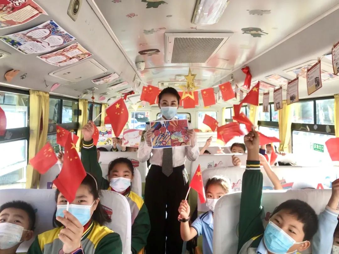 喜迎二十大 筑夢向未來 | 城運控股集團交運溫馨校車公司開展“校車上的思政課” 喜迎二十大 筑夢向未來 | 城運控股集團交運溫馨校車公司開展“校車上的思政課”