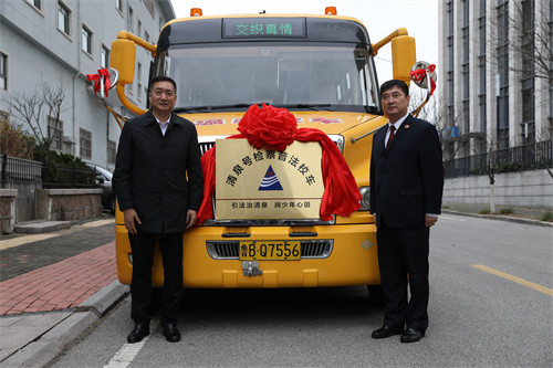 全省首批檢察普法校車在青亮相/ 全省首批檢察普法校車在青亮相