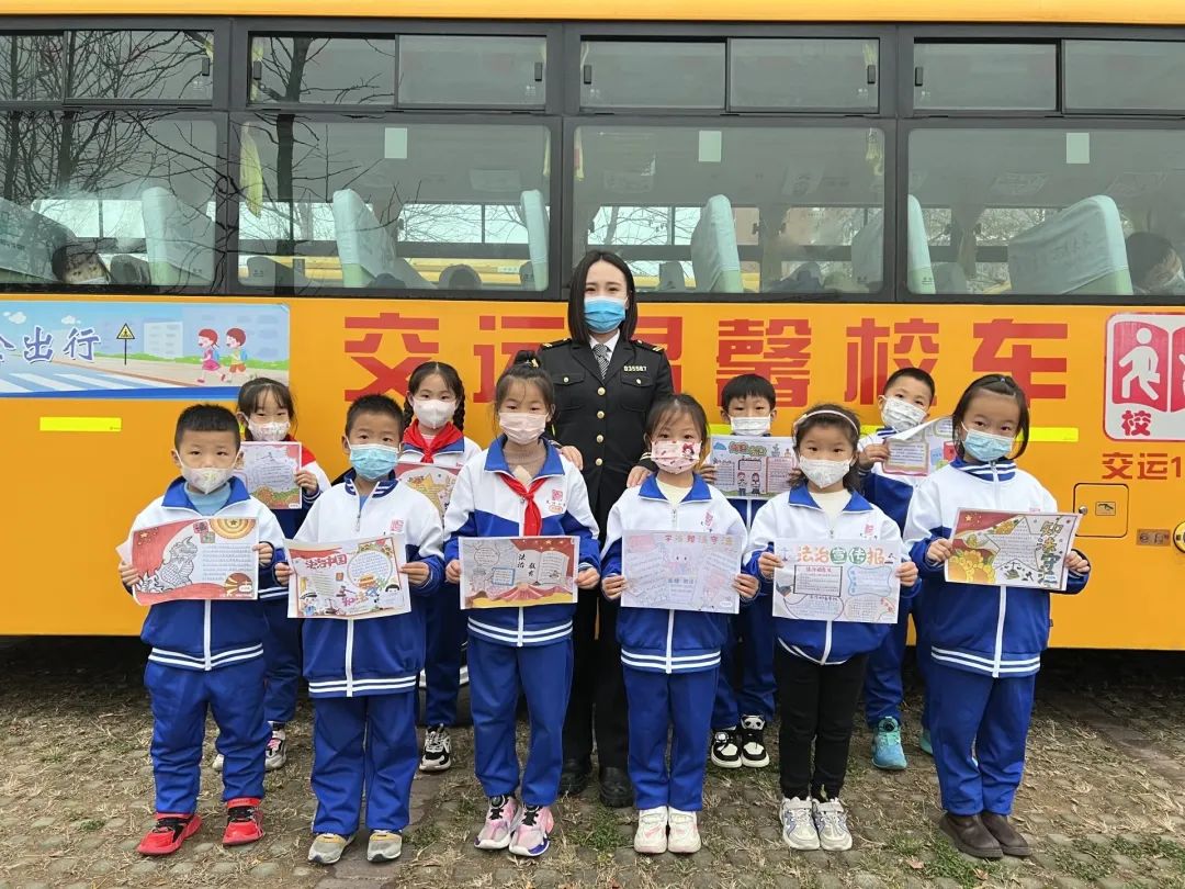 城運控股集團交運溫馨校車公司開展“國家憲法日”主題系列活動 城運控股集團交運溫馨校車公司開展“國家憲法日”主題系列活動