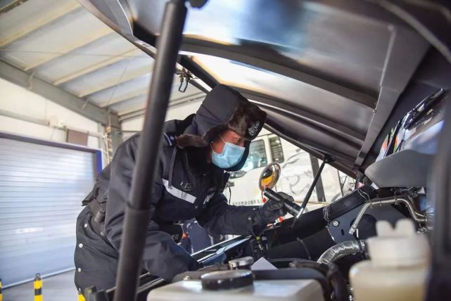 接“大單”!赤峰市交管支隊車管所迎來一批新“客人” 圖片