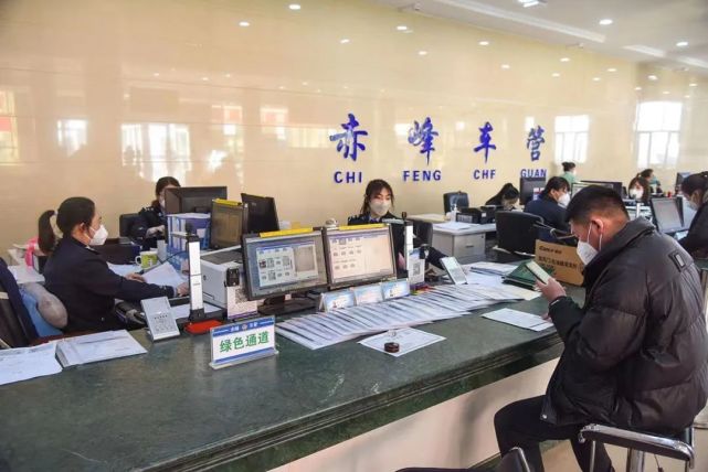 接“大單”!赤峰市交管支隊車管所迎來一批新“客人” 圖片