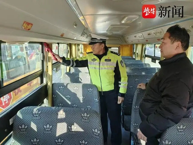 新學(xué)年在即,鎮(zhèn)江丹徒65輛校車接受“體檢” 新學(xué)年在即,鎮(zhèn)江丹徒65輛校車接受“體檢”