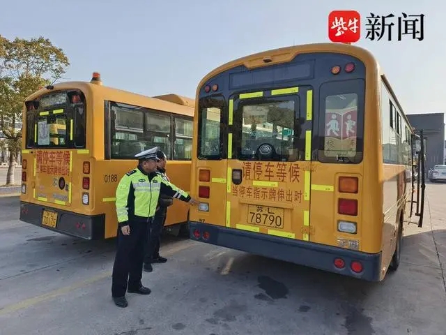 新學(xué)年在即,鎮(zhèn)江丹徒65輛校車接受“體檢” 新學(xué)年在即,鎮(zhèn)江丹徒65輛校車接受“體檢”