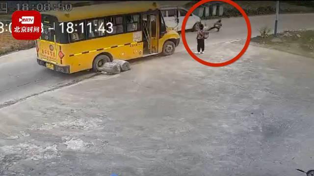 孩子下校車后發生意外誰來負責? 孩子下校車后發生意外誰來負責?