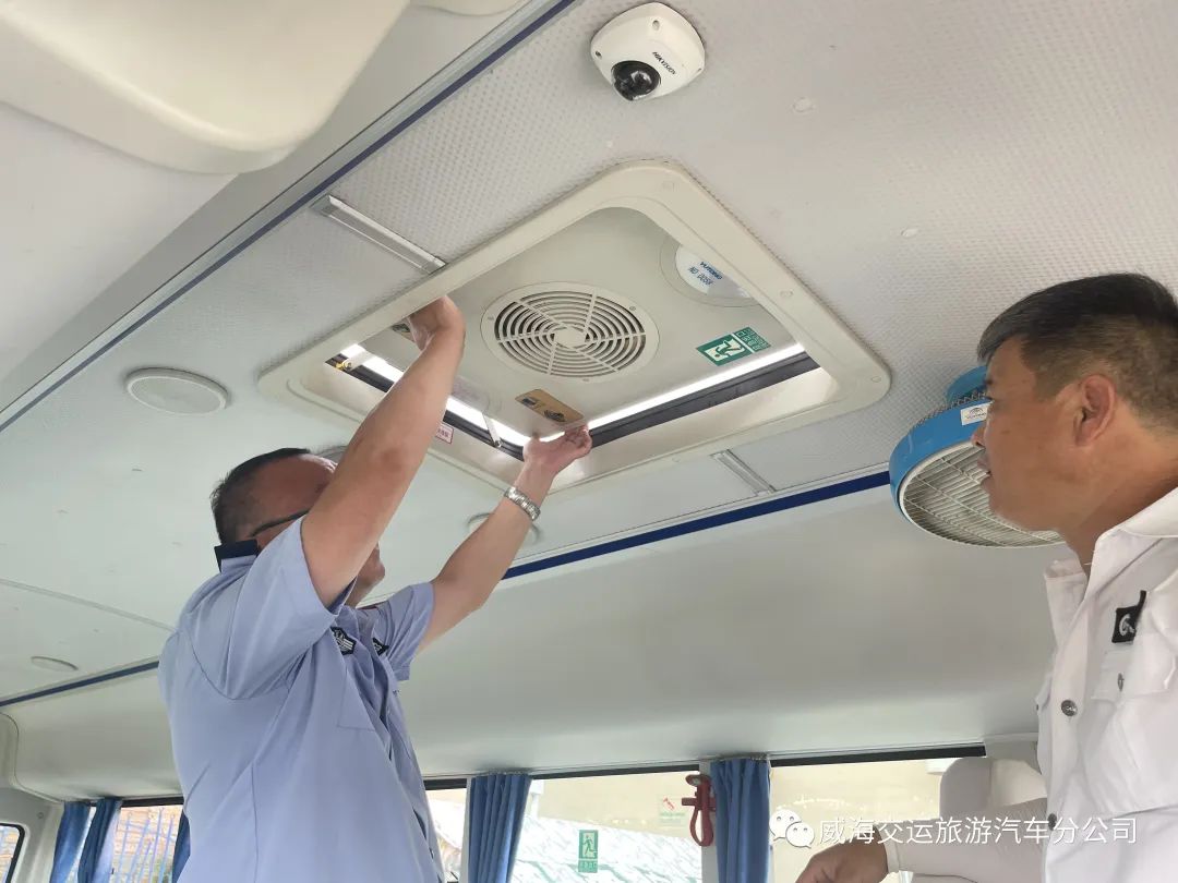 不懼“烤”驗 校車安檢“真燃” 圖片