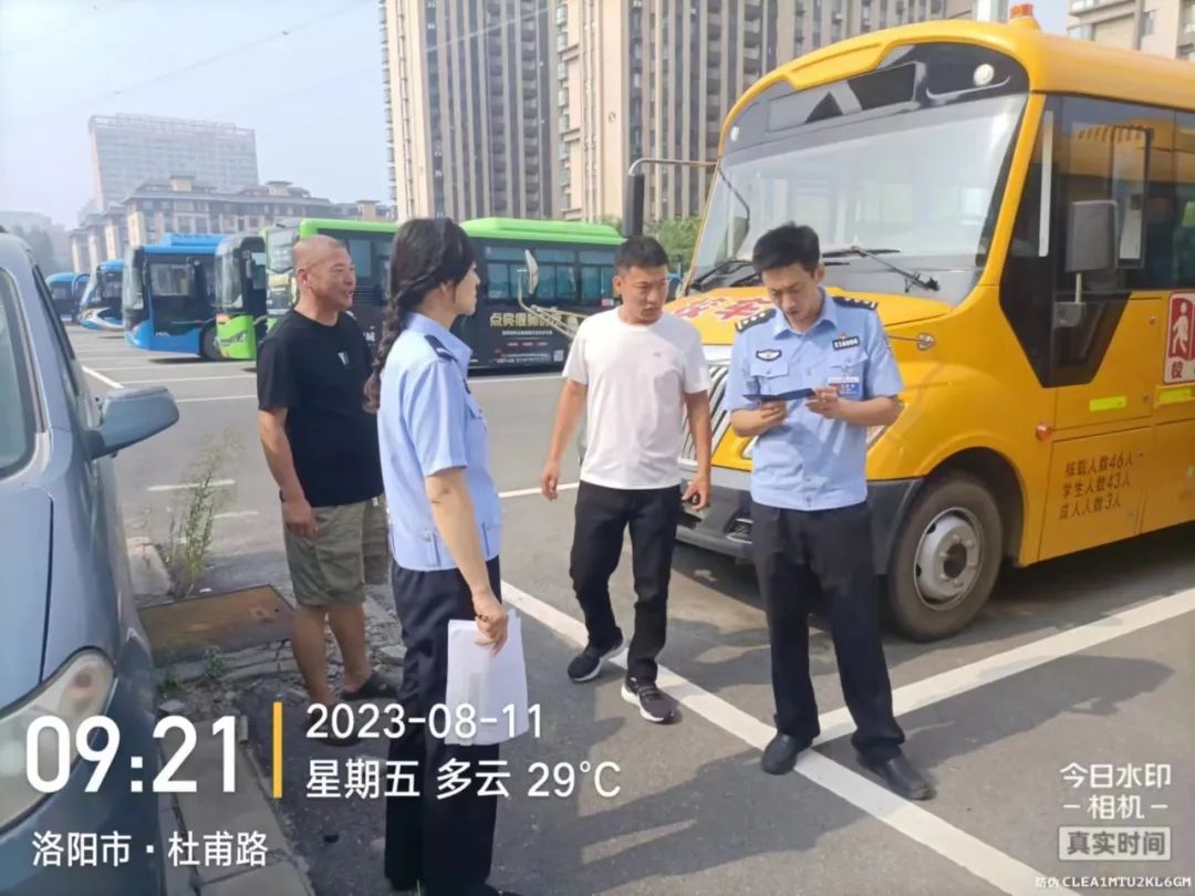 平安護夏丨抓源頭 除隱患 防事故 偃師交警開展客貨校車大宣傳大檢查 圖片
