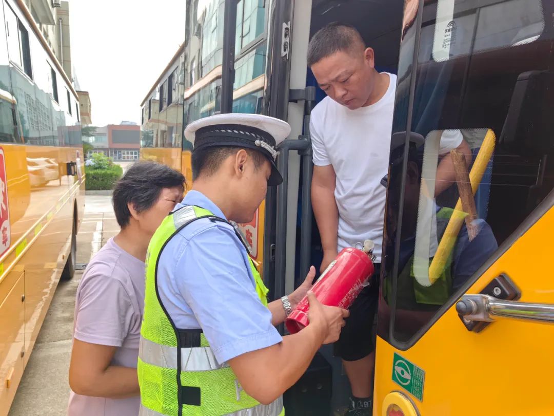 校車安全大檢查 全力護航開學季 圖片