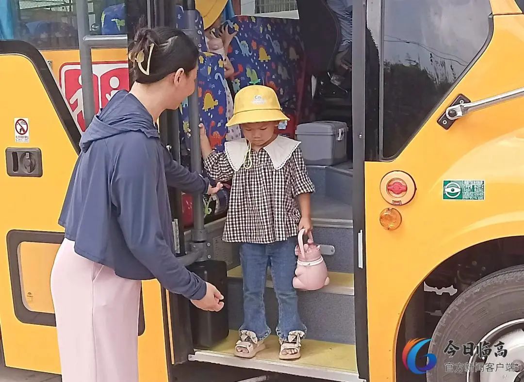 我為群眾辦實事 | 臨高:公辦幼兒園購買校車服務 解決鎮村家長接送難題 圖片