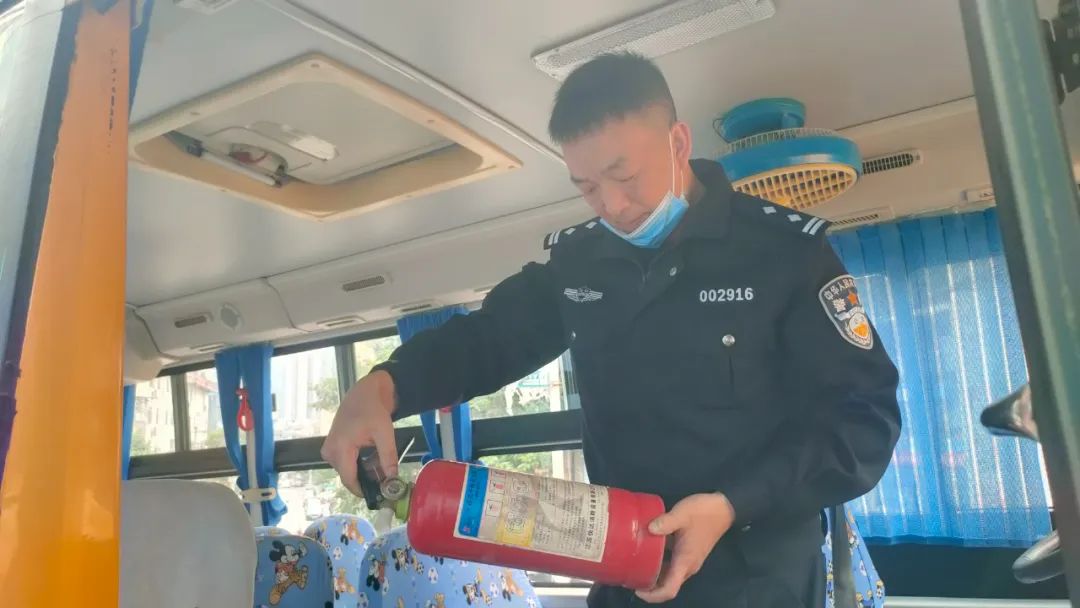 強(qiáng)化校車安全管理培訓(xùn),讓校車“跑”得更安全 | 夏季交通安全整治 圖片