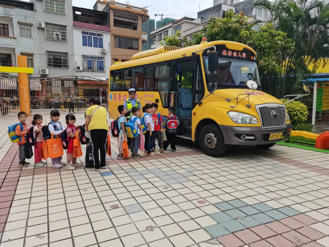云浮交警專項檢查校車126輛,切實護航師生出行安全 云浮交警專項檢查校車126輛,切實護航師生出行安全