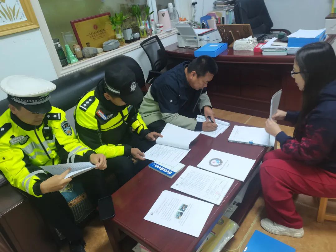 我的崗位我負責 | 化隆交警深入轄區幼兒園開展校車安全大檢查 圖片