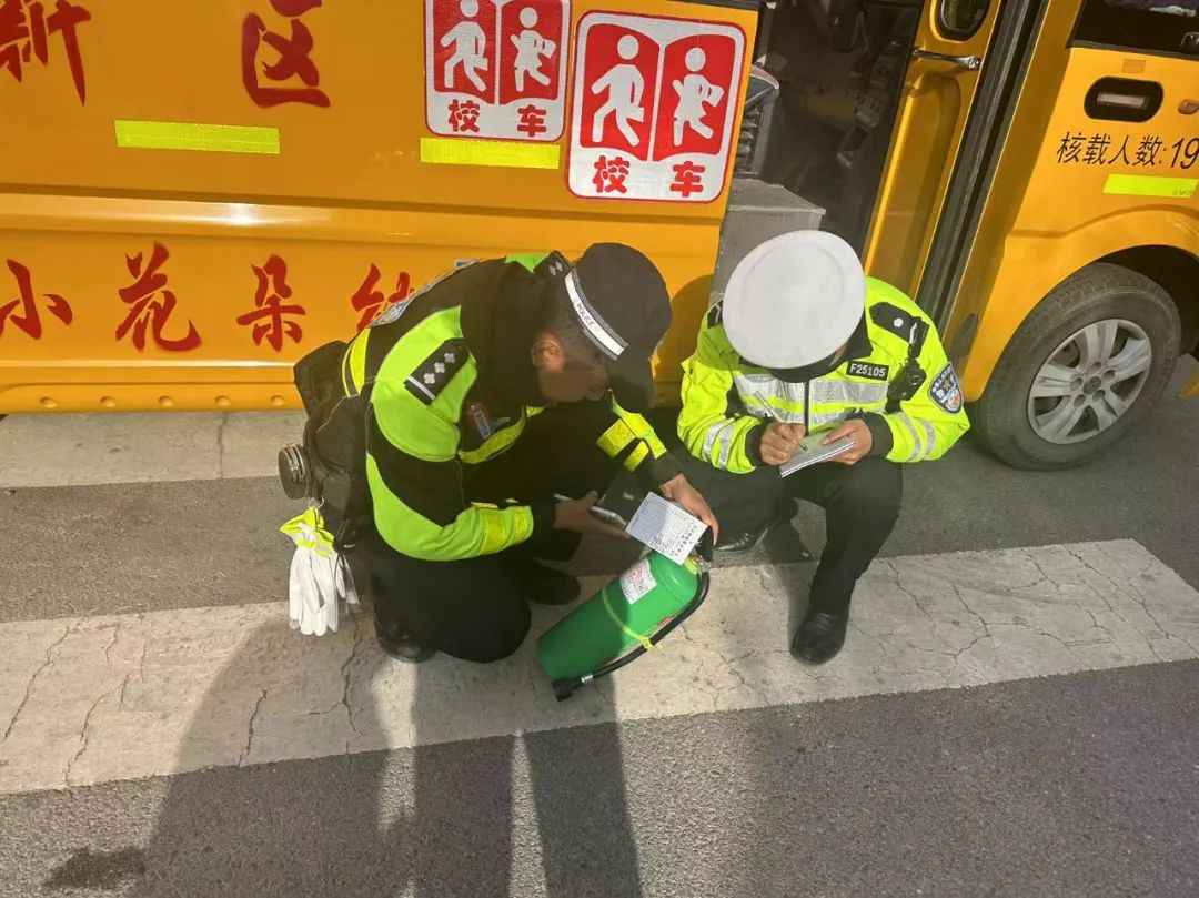 我的崗位我負責 | 化隆交警深入轄區幼兒園開展校車安全大檢查 圖片