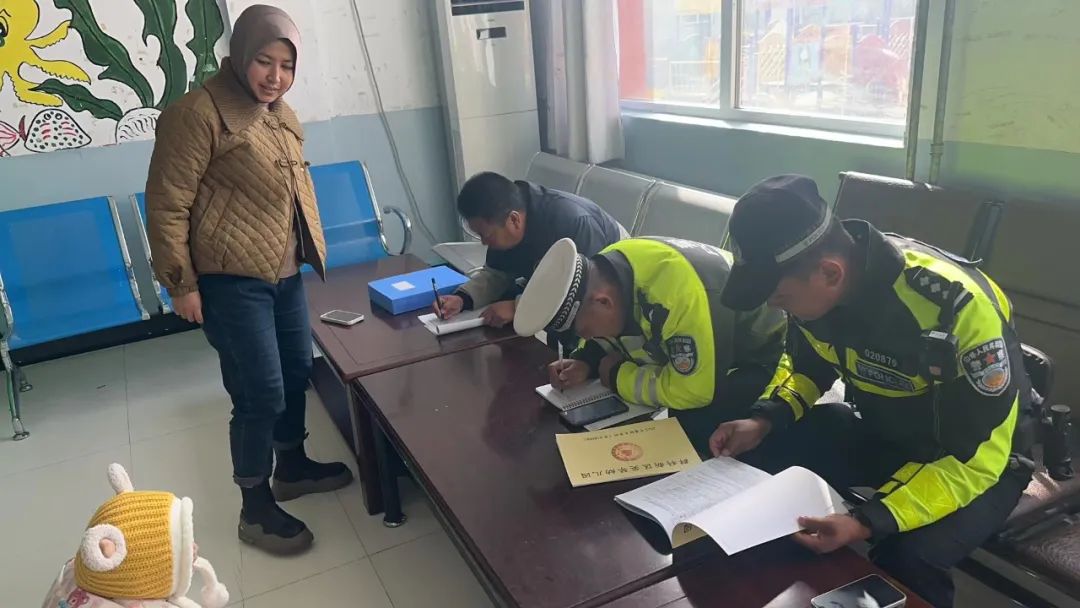 我的崗位我負責 | 化隆交警深入轄區幼兒園開展校車安全大檢查 圖片