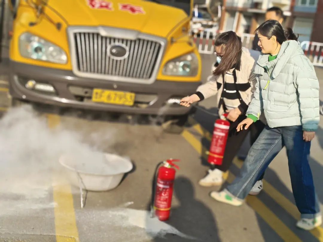 安全“童”行,用心護航——潮水鎮中心幼兒園校車應急疏散演練 安全“童”行,用心護航——潮水鎮中心幼兒園校車應急疏散演練