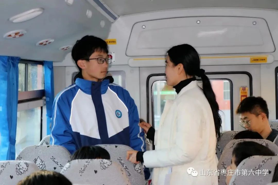 【全環境立德樹人】山東省棗莊市第六中學校車安全應急演練活動圓滿完成 圖片