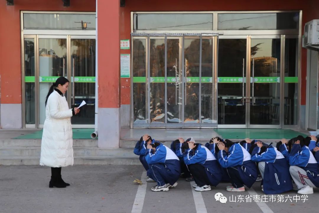 【全環境立德樹人】山東省棗莊市第六中學校車安全應急演練活動圓滿完成 圖片