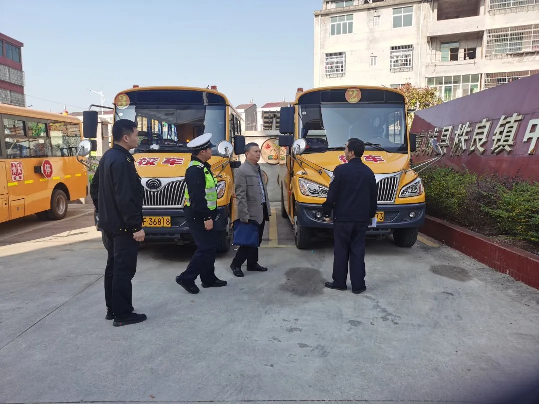 冬季行動(dòng)|南城公安交警聯(lián)合縣教體局、交通局深入開展校車大檢查 圖片
