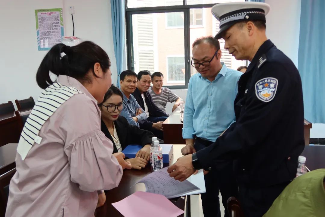 多部門聯合開展校車安全檢查 為學生筑牢安全防線 圖片