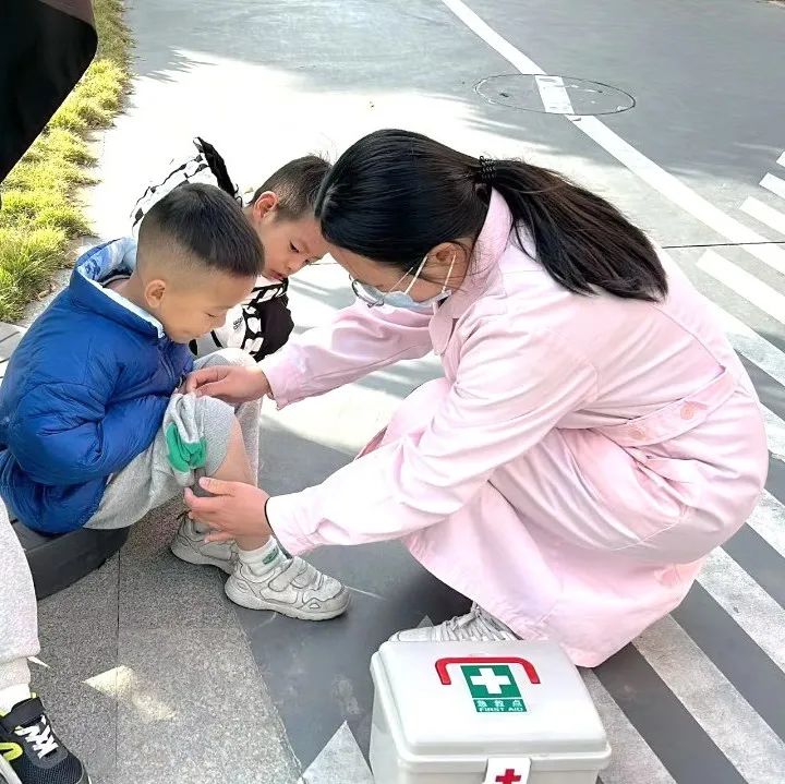 “校車安全無小事，應急演練常抓實”——記美致實驗幼兒園開展校車消防逃生應急疏散演練活動