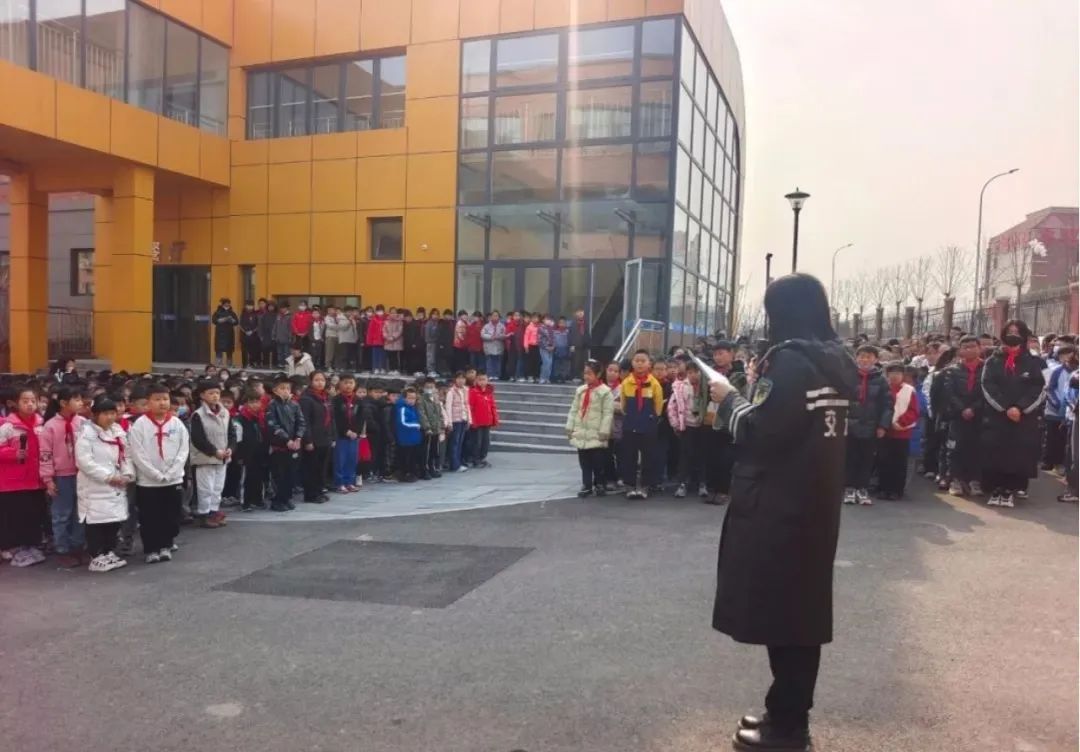 全環(huán)境立德樹人|“演練不松懈 安全伴我行”校車應(yīng)急逃生演練活動(dòng) 圖片