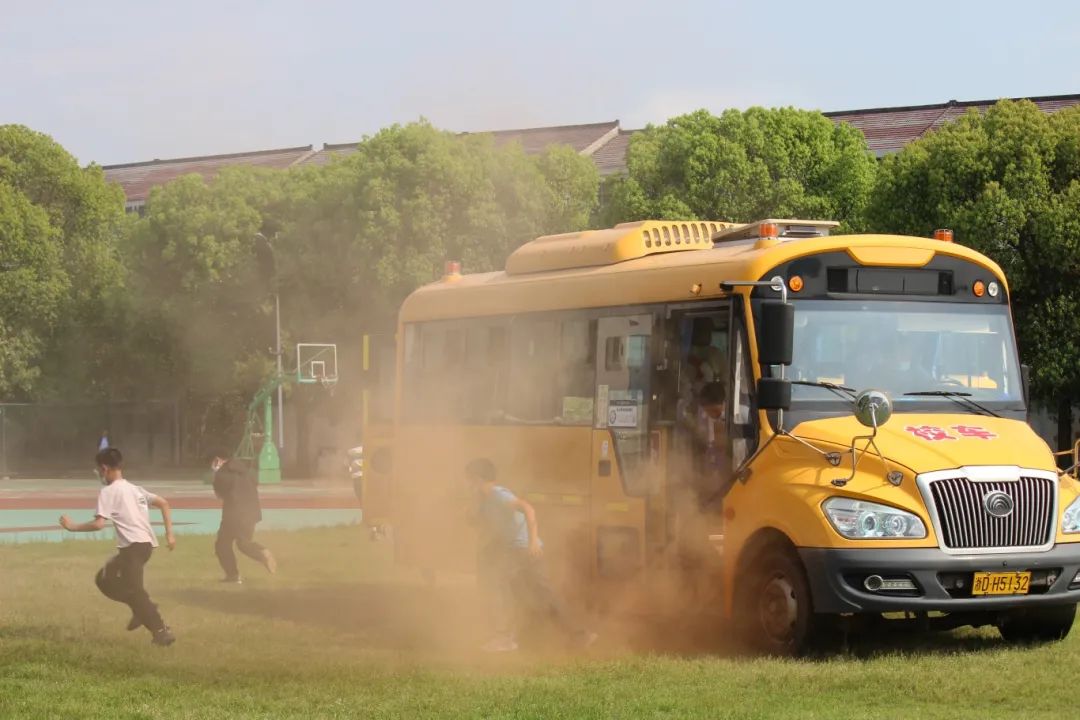 嵊州長運:守護未來,長運校車安全演練 嵊州長運:守護未來,長運校車安全演練