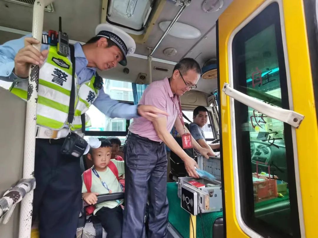 嚴把校車“體檢關” 護航學生“平安路” 圖片