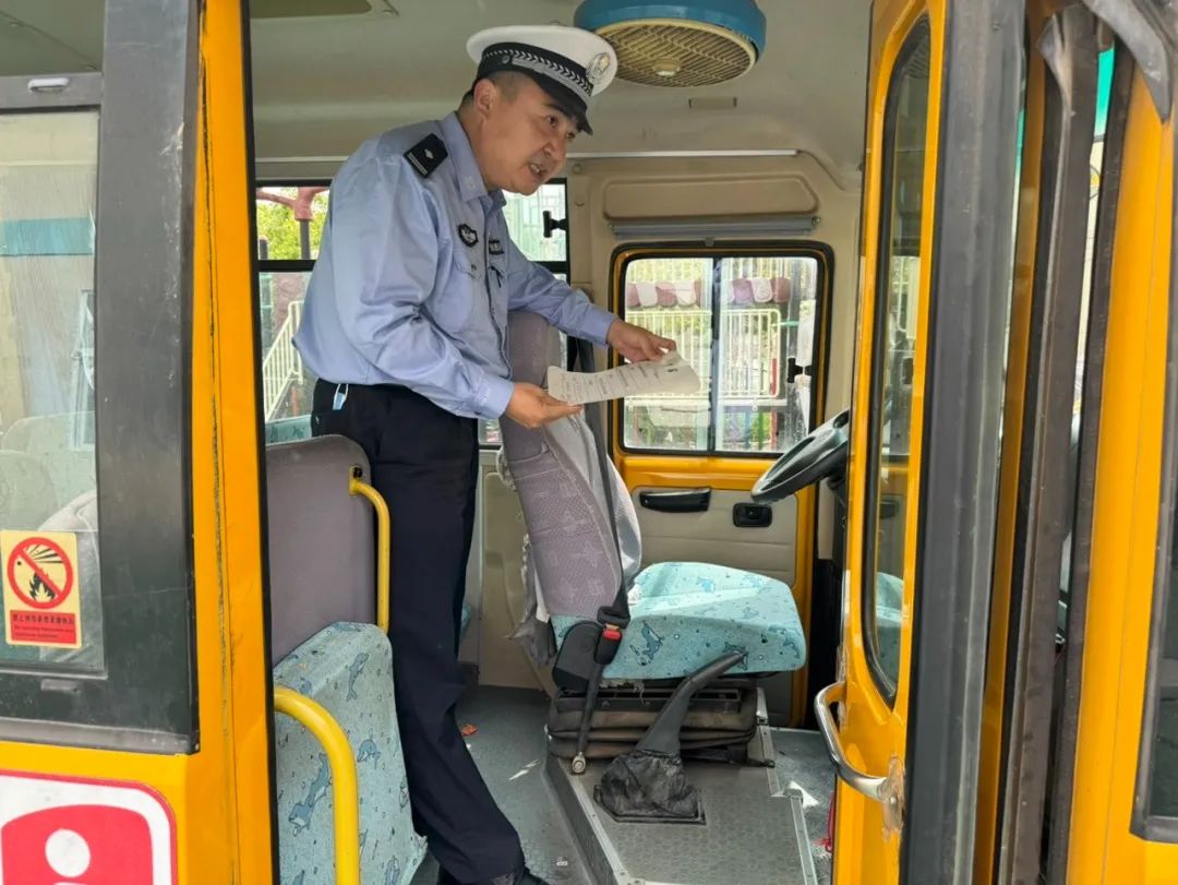 校車安全無小事！舞陽交警開展校車安全檢查，“問題”車輛立即整改
