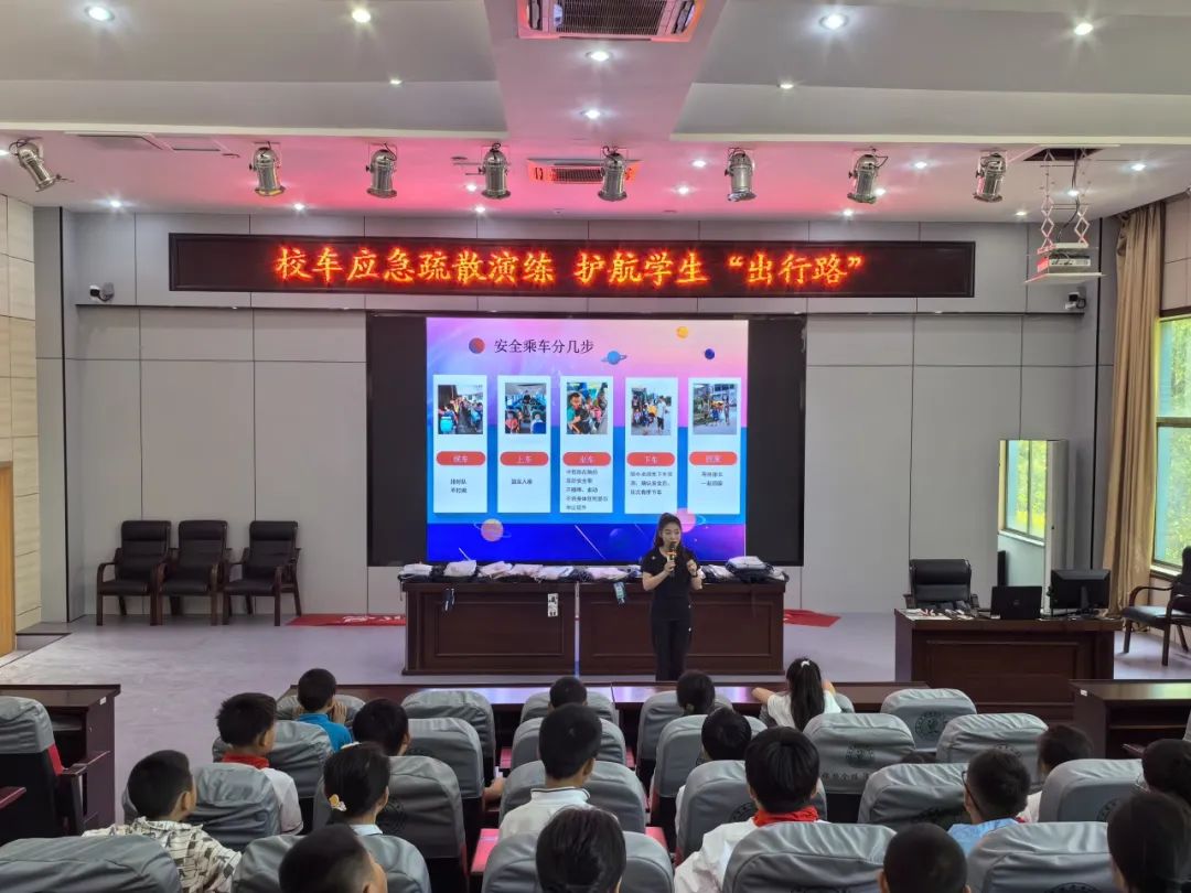 護(hù)航學(xué)生“出行路”——張澤中小學(xué)校開展校車應(yīng)急疏散演練