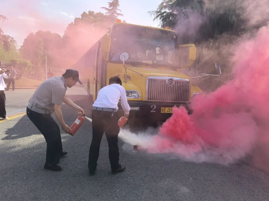 護(hù)航學(xué)生“出行路”——張澤中小學(xué)校開展校車應(yīng)急疏散演練